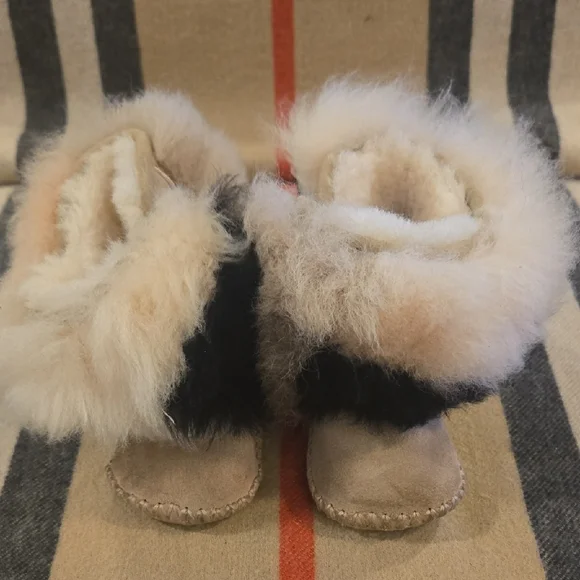 UGG Patchwork Furry Boots Sz 2-3 - Picture 1 of 6